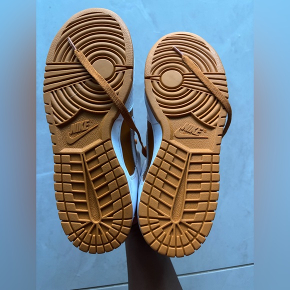 NIKE DUNK LOW QS DARK CURRY/WHITE - Picture 6 of 7